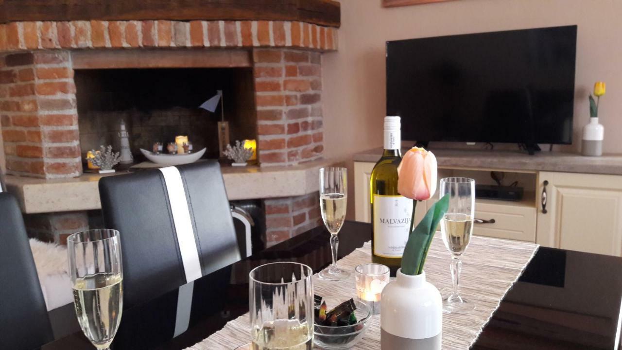 Relax Green House Ровин Екстериор снимка