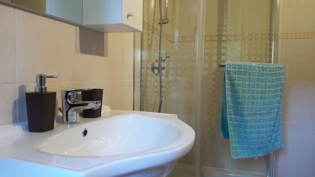Relax Green House Ровин Екстериор снимка